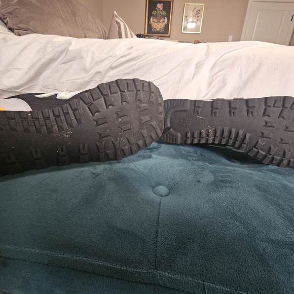 New Balance Black and Teal Sneakers with Yellow Accents - Picture 3 of 3